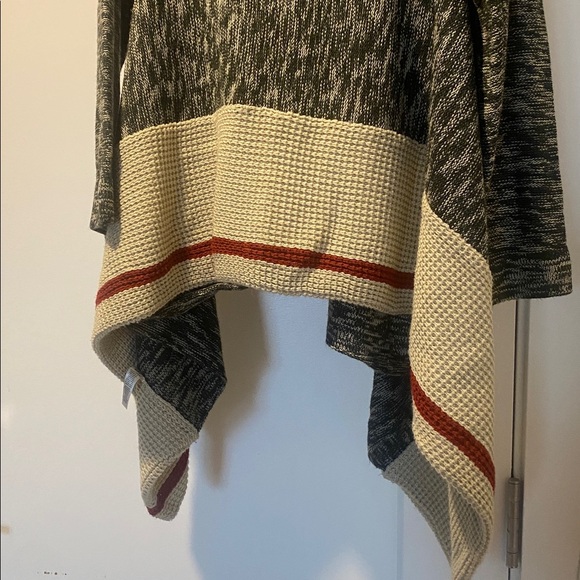 ROOTS cardigan size medium - Picture 6 of 10